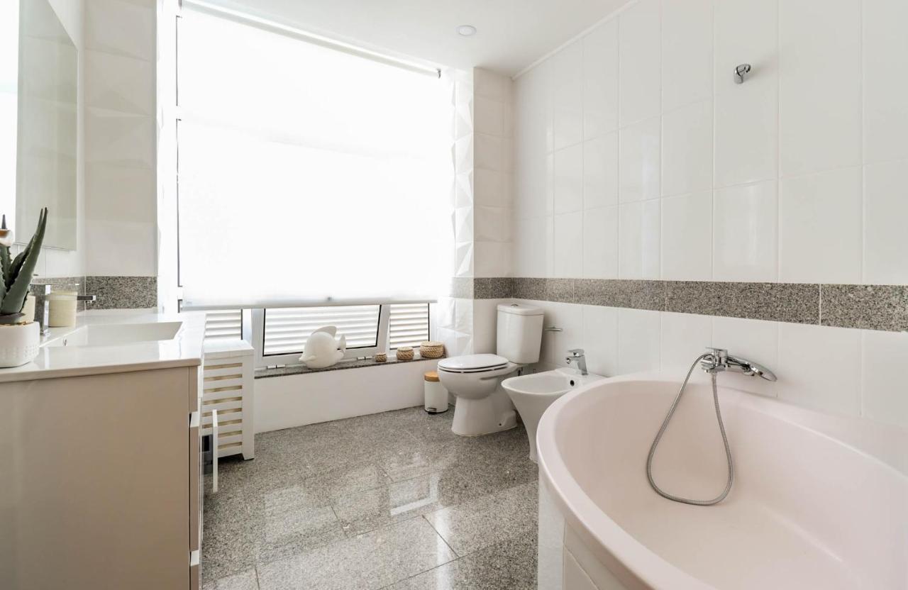 Flor Do Mar - Spacious Apartment With Balcony Vila Praia de Ancora Exterior photo