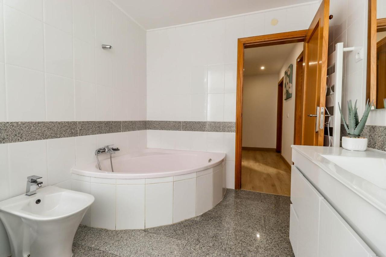 Flor Do Mar - Spacious Apartment With Balcony Vila Praia de Ancora Exterior photo
